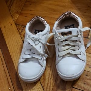 Girls sneakers.